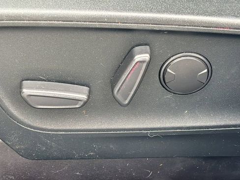 Used 2020 Ford Escape SE image 16