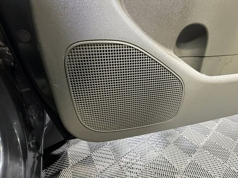 Used 2010 Nissan Frontier SE image 27