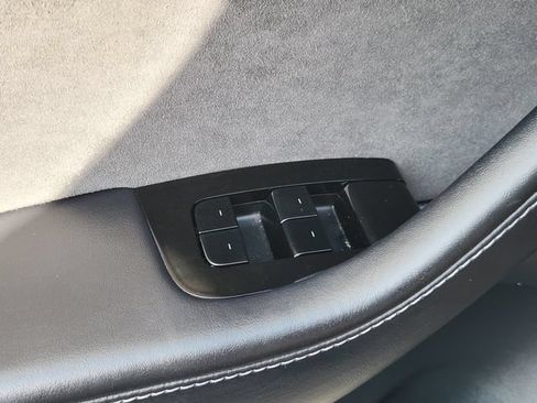Used 2021 Tesla Model Y Long Range AWD/4WD image 22