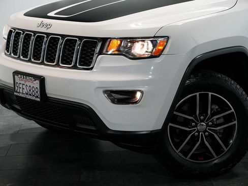 Used 2018 Jeep Grand Cherokee Laredo RWD image 10
