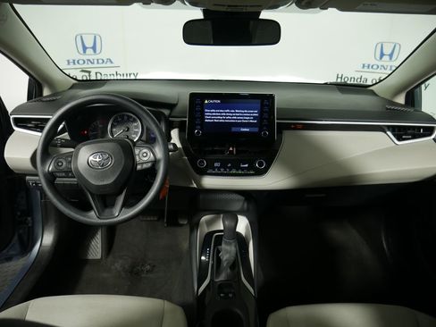 Used 2020 Toyota Corolla LE image 11