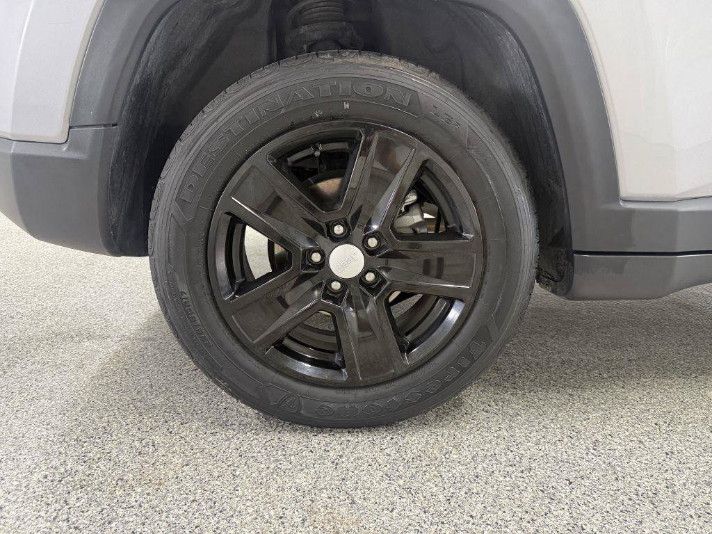 Used 2022 Jeep Compass Latitude FWD image 32