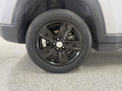 Used 2022 Jeep Compass Latitude FWD image 32