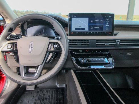 Used 2023 Lincoln Corsair Reserve image 28