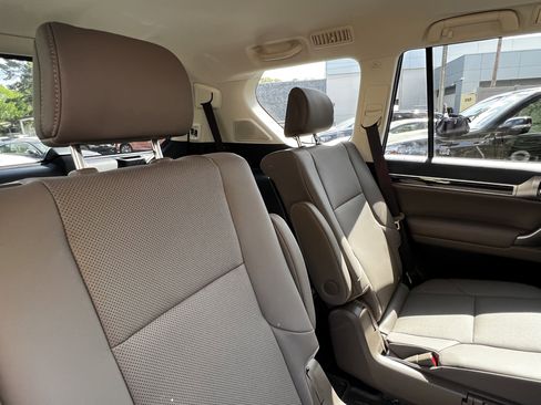 Used 2023 Lexus GX 460 Premium image 42