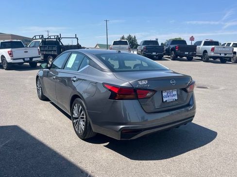 Used 2025 Nissan Altima 2.5 SV FWD image 8