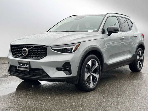 Used 2025 Volvo XC40 B5 Plus w/ Protection Package Premier image 7