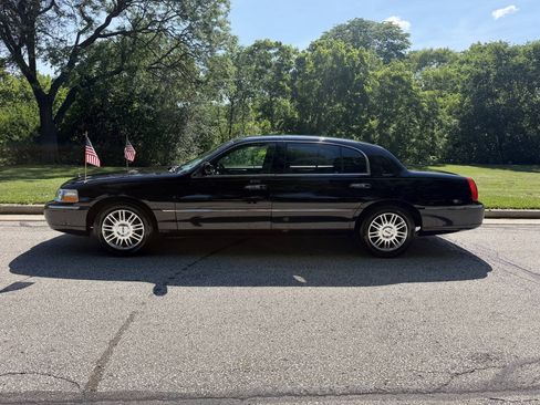 Used 2006 Lincoln Town Car Signature L RWD image 2