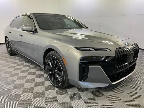 Certified 2023 BMW 760i xDrive AWD/4WD image 3