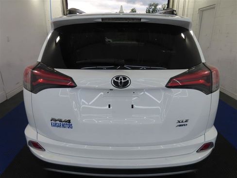 Used 2018 Toyota RAV4 XLE AWD/4WD image 11