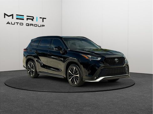 Used 2021 Toyota Highlander XSE FWD image 1