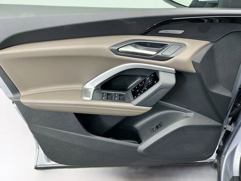 Used 2025 Audi Q5 Premium Plus w/ Premium Plus image 24