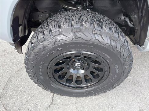 Used 2019 Toyota Tacoma TRD Sport image 19