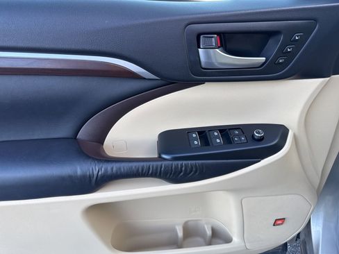 Used 2016 Toyota Highlander Limited image 17