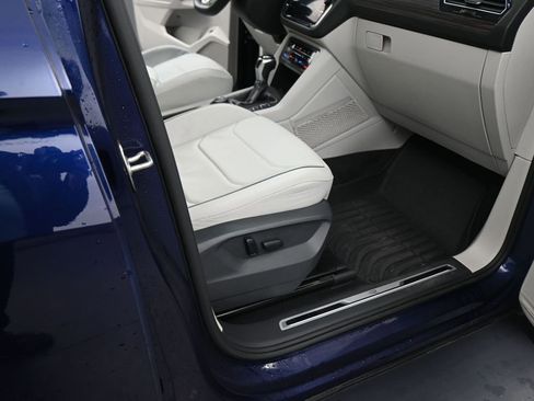 Used 2023 Volkswagen Tiguan SEL R-Line image 49