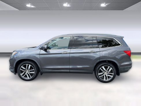 Used 2017 Honda Pilot Touring image 2