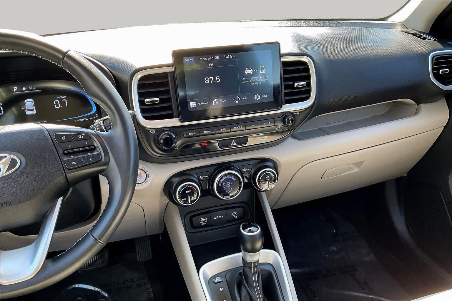 Used 2025 Hyundai Venue SEL FWD image 7