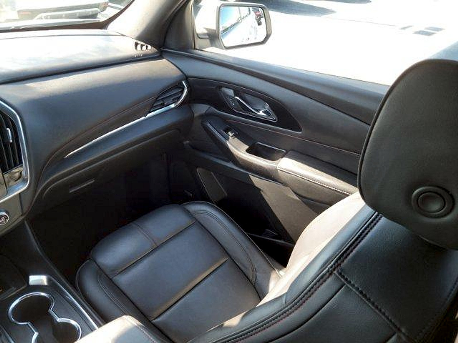 Used 2023 Chevrolet Traverse RS AWD/4WD image 16