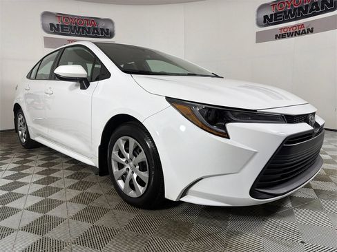 Used 2025 Toyota Corolla LE image 1