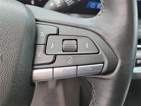 Used 2025 Cadillac XT4 Premium Luxury image 30