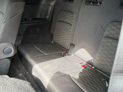 Used 2024 Nissan Pathfinder SV w/ SV Premium Package image 11