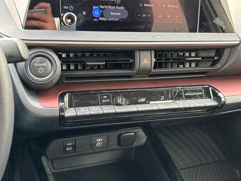 Used 2025 Toyota Prius SE image 18