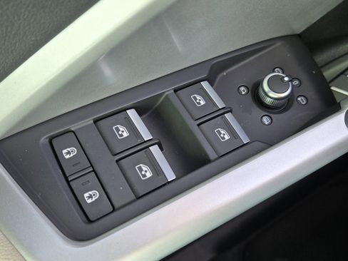 Used 2025 Audi Q3 2.0T Premium Plus w/ Premium Plus Package image 33