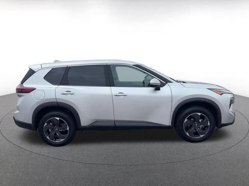 Used 2025 Nissan Rogue SV AWD/4WD image 16