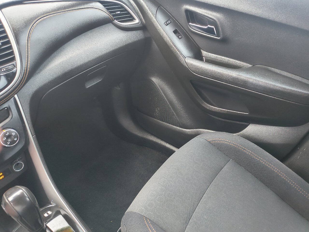 Used 2019 Chevrolet Trax LS FWD image 28