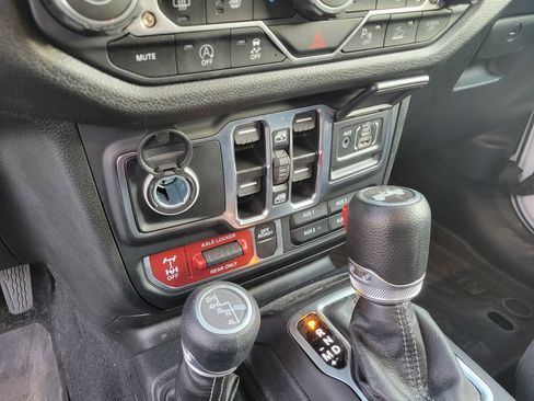Used 2025 Jeep Wrangler Unlimited Sport AWD/4WD image 17
