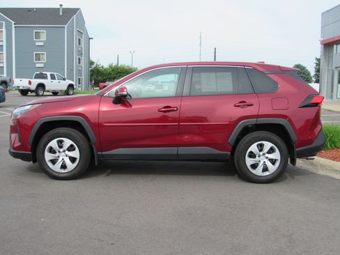 Used 2023 Toyota RAV4 LE AWD/4WD image 9
