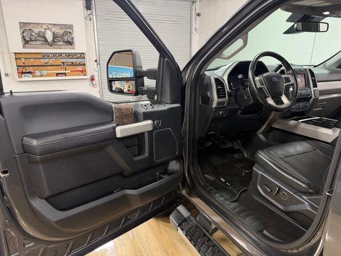 Used 2019 Ford F250 Lariat w/ Lariat Ultimate Package AWD/4WD image 12