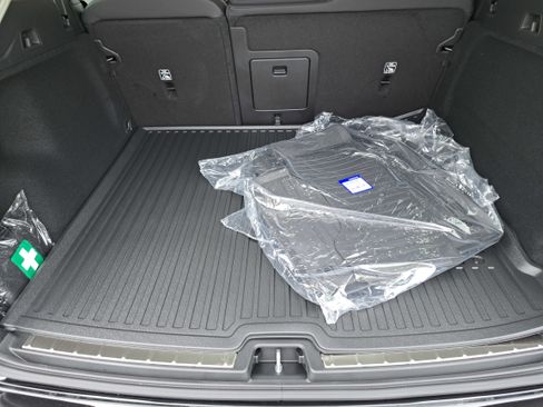 New 2026 Volvo XC60 B5 Plus w/ Protection Package Premier image 8