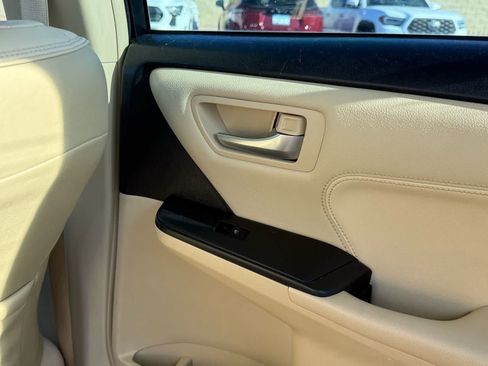 Used 2016 Toyota Camry XLE w/ Moonroof Package FWD image 13