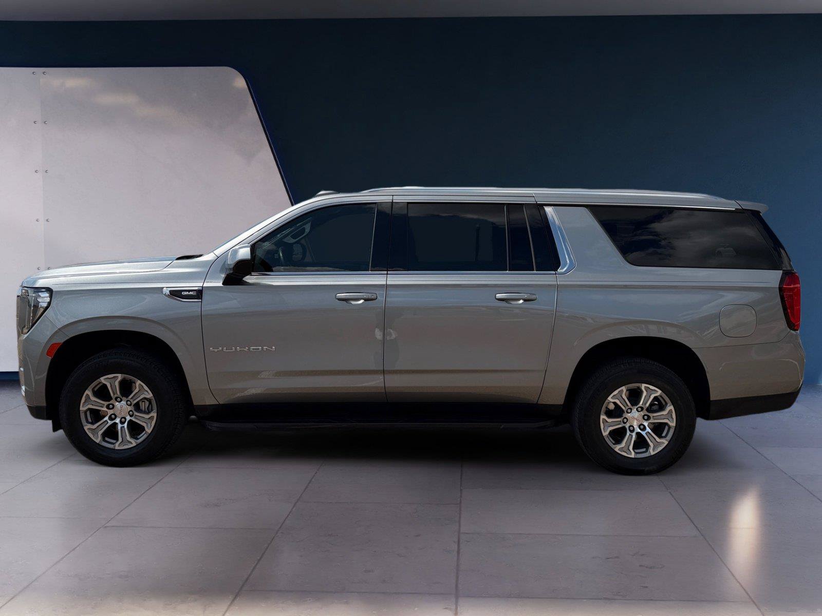 Used 2024 GMC Yukon XL SLE RWD image 2