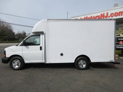 Used 2015 Chevrolet Express 3500 image 26