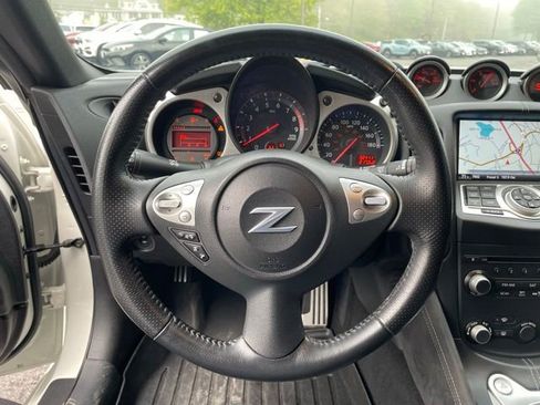 Used 2017 Nissan 370Z Touring Sport RWD image 21