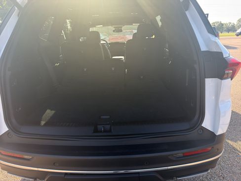 Used 2025 Buick Enclave Preferred FWD image 7