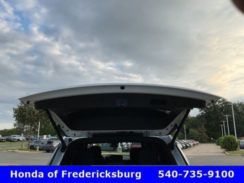 Used 2025 Chevrolet Traverse LT FWD image 16
