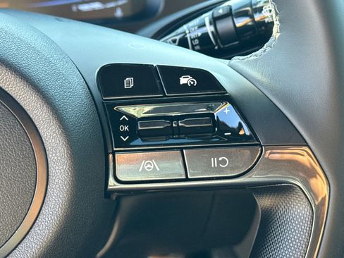 Certified 2025 Hyundai Elantra Sport image 27