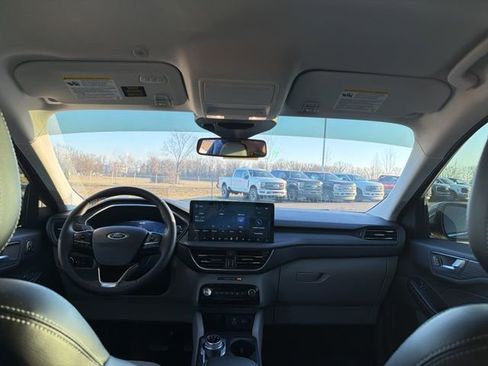 Used 2023 Ford Escape Platinum w/ Premium Technology Package image 19