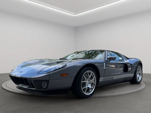 Used 2006 Ford GT RWD image 2