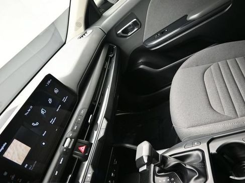 Used 2025 Kia K4 EX FWD image 18