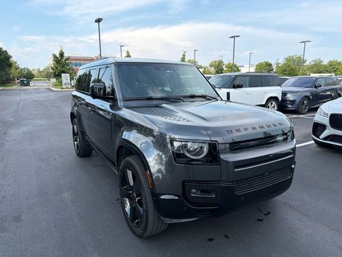 Used 2025 Land Rover Defender 130 V8 AWD/4WD image 7
