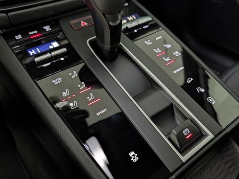 New 2026 Porsche Macan image 33