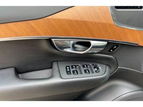 Used 2023 Volvo XC90 B5 Plus image 13