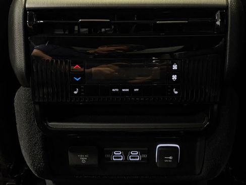 Used 2023 Jeep Wagoneer Series II w/ Convenience Group I AWD/4WD image 24