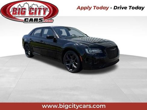Used 2021 Chrysler 300 Touring w/ Sport Appearance Package RWD image 1