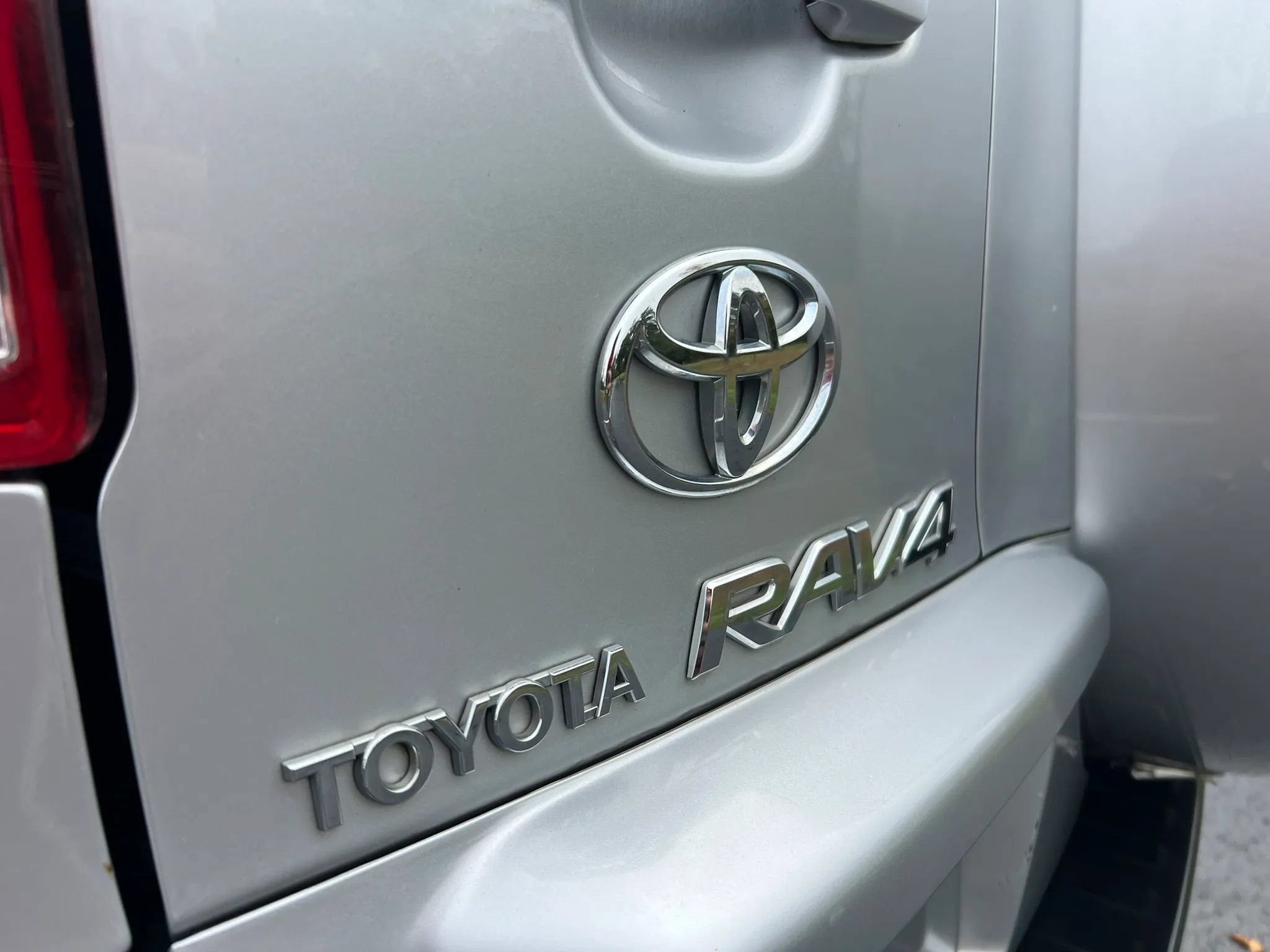 Used 2010 Toyota RAV4 Limited AWD/4WD image 10