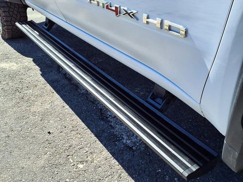 Used 2024 GMC Sierra 2500 AT4X w/ AT4X AEV Edition image 12